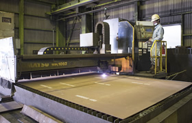 耐摩耗鋼板HARDOX加工認定工場｜極厚鋼板の溶断加工・販売、鍛造品加工の藤井鋼業株式会社